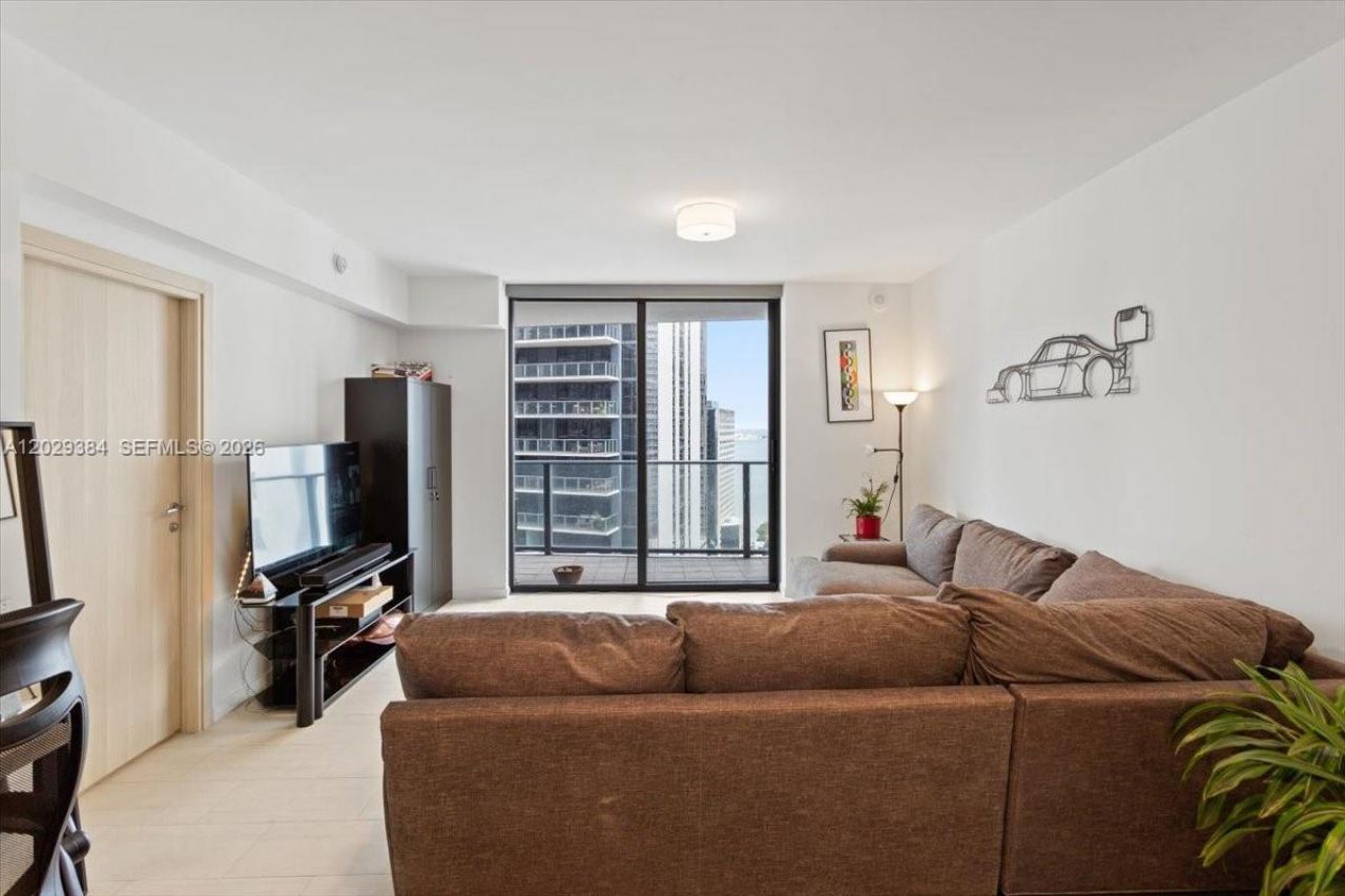 1000 Brickell Plz , Unit 3303, Miami, FL 33131 Photo