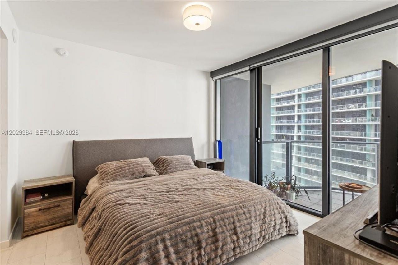 1000 Brickell Plz , Unit 3303, Miami, FL 33131 Photo