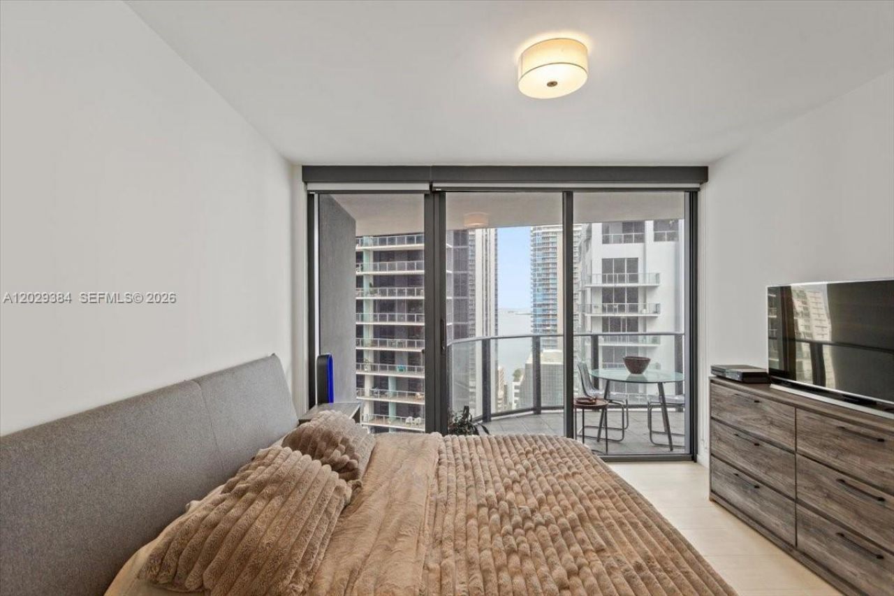 1000 Brickell Plz , Unit 3303, Miami, FL 33131 Photo