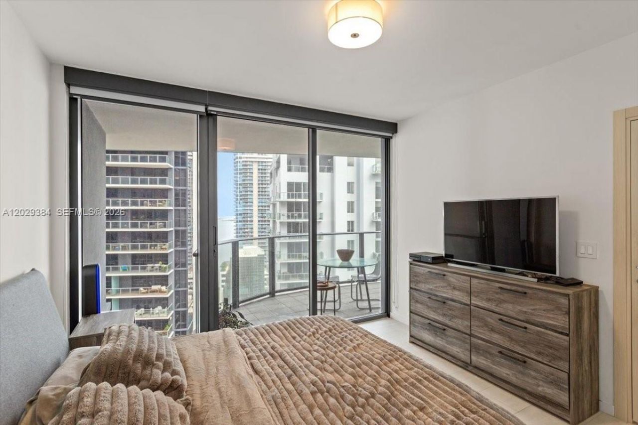 1000 Brickell Plz , Unit 3303, Miami, FL 33131 Photo