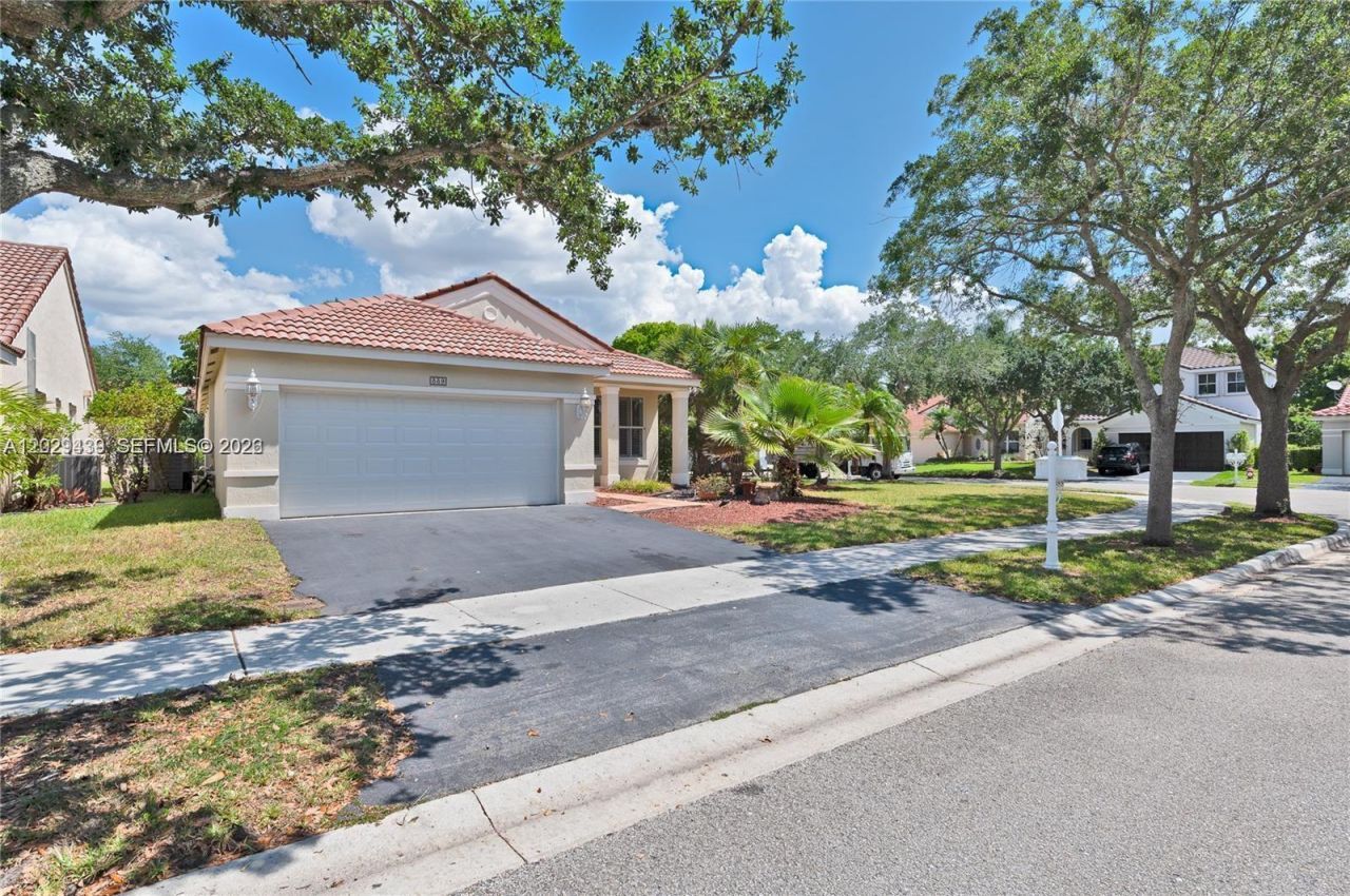 889 Sand Creek Cir, Weston, FL 33327 Main Photo
