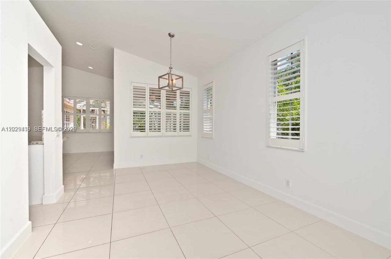 889 Sand Creek Cir, Weston, FL 33327 Photo