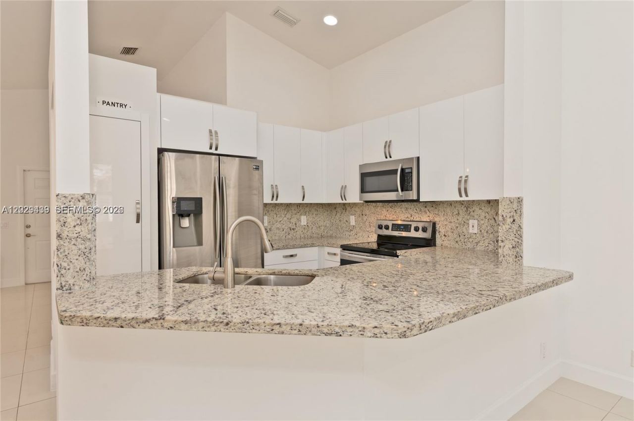 889 Sand Creek Cir, Weston, FL 33327 Photo