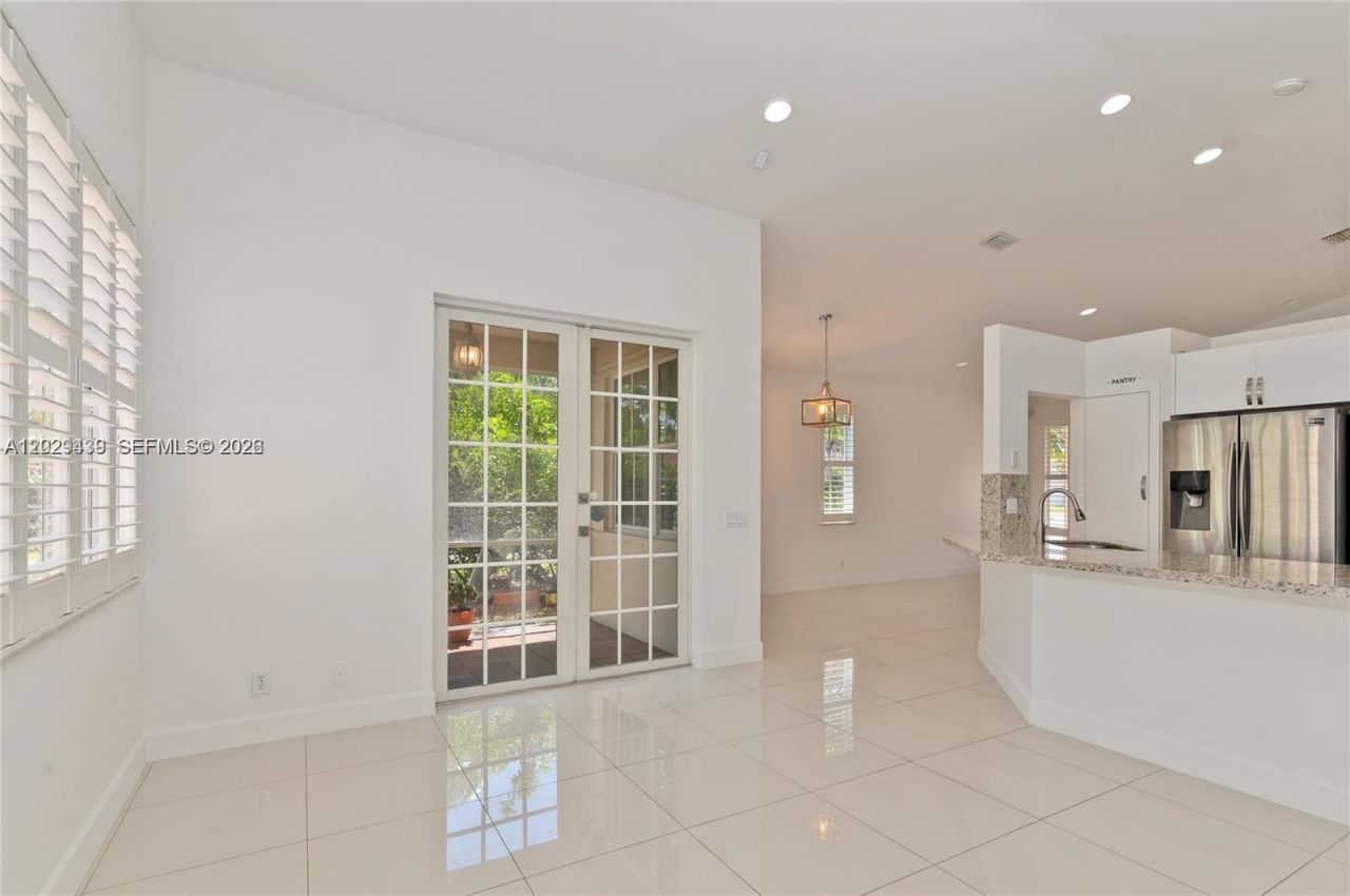 889 Sand Creek Cir, Weston, FL 33327 Photo