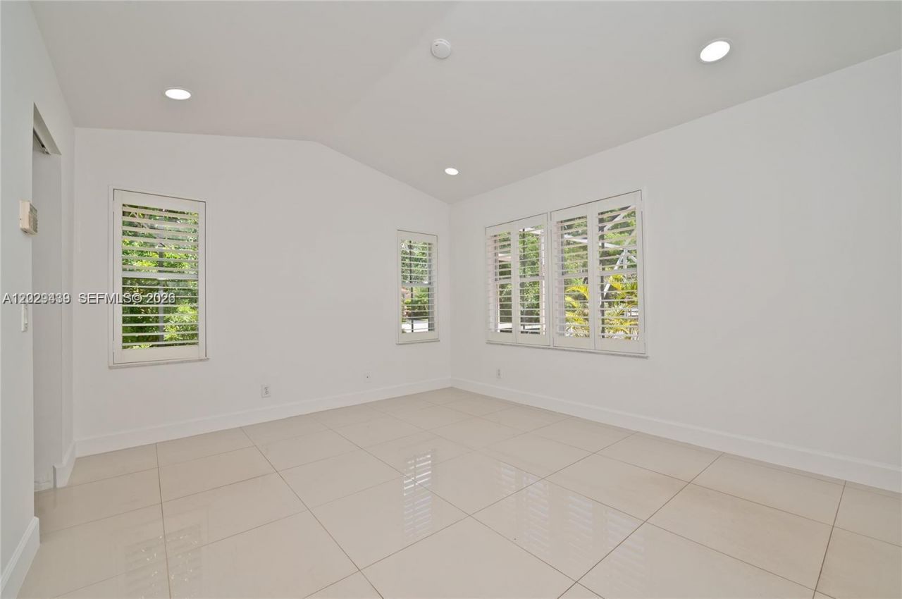 889 Sand Creek Cir, Weston, FL 33327 Photo