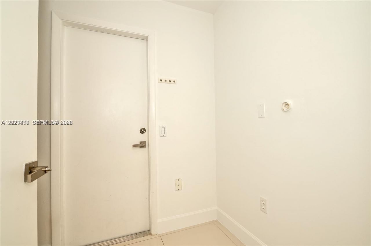 889 Sand Creek Cir, Weston, FL 33327 Photo