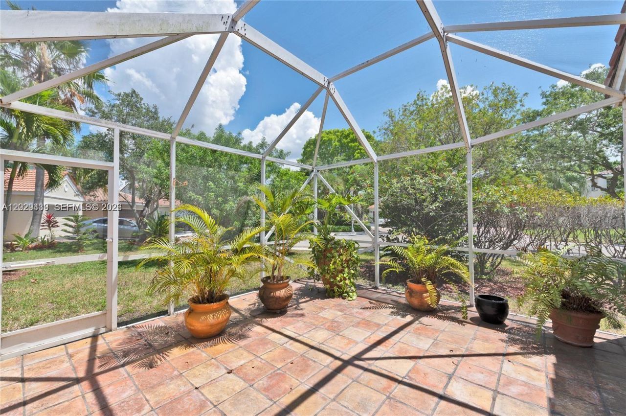 889 Sand Creek Cir, Weston, FL 33327 Photo