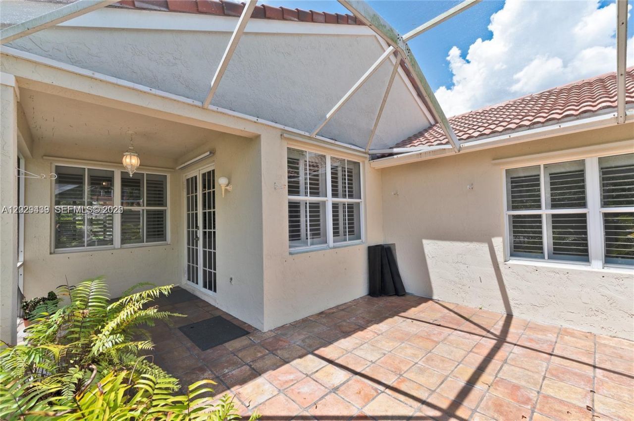 889 Sand Creek Cir, Weston, FL 33327 Photo