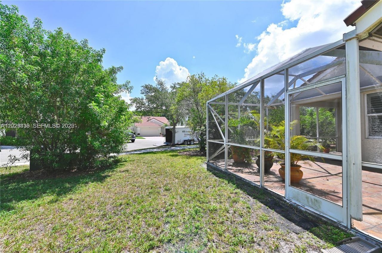 889 Sand Creek Cir, Weston, FL 33327 Photo