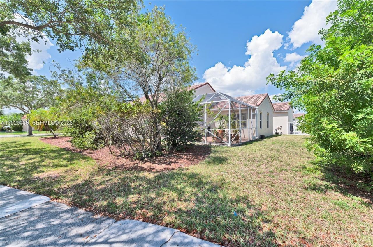 889 Sand Creek Cir, Weston, FL 33327 Photo