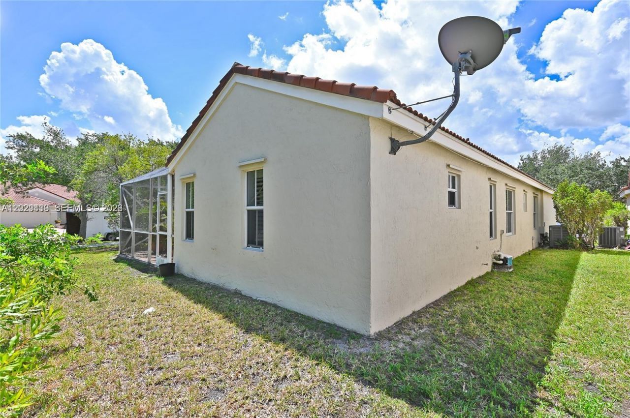 889 Sand Creek Cir, Weston, FL 33327 Photo