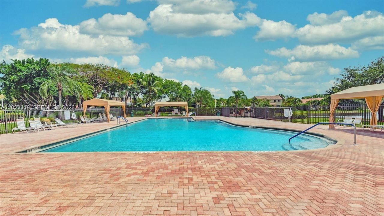 889 Sand Creek Cir, Weston, FL 33327 Photo