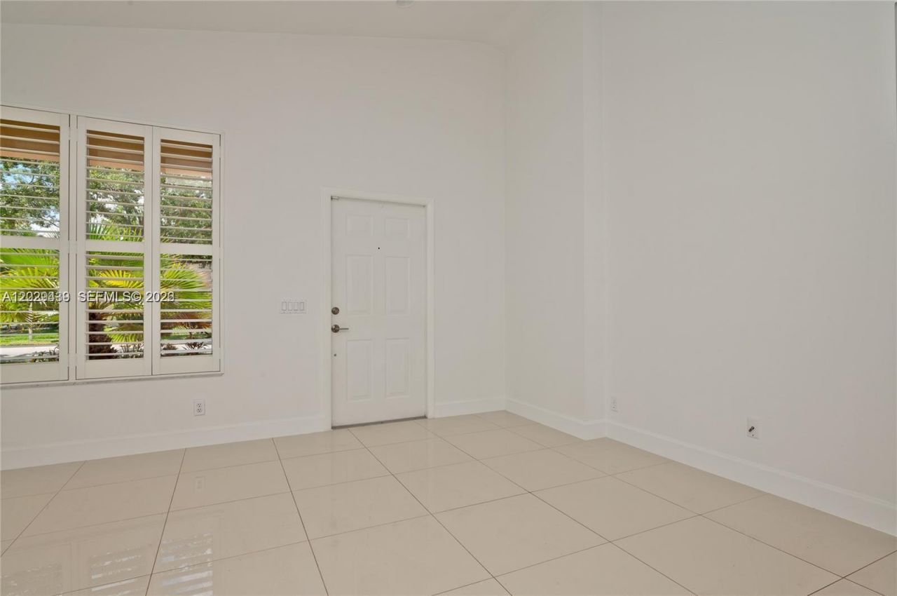 889 Sand Creek Cir, Weston, FL 33327 Photo