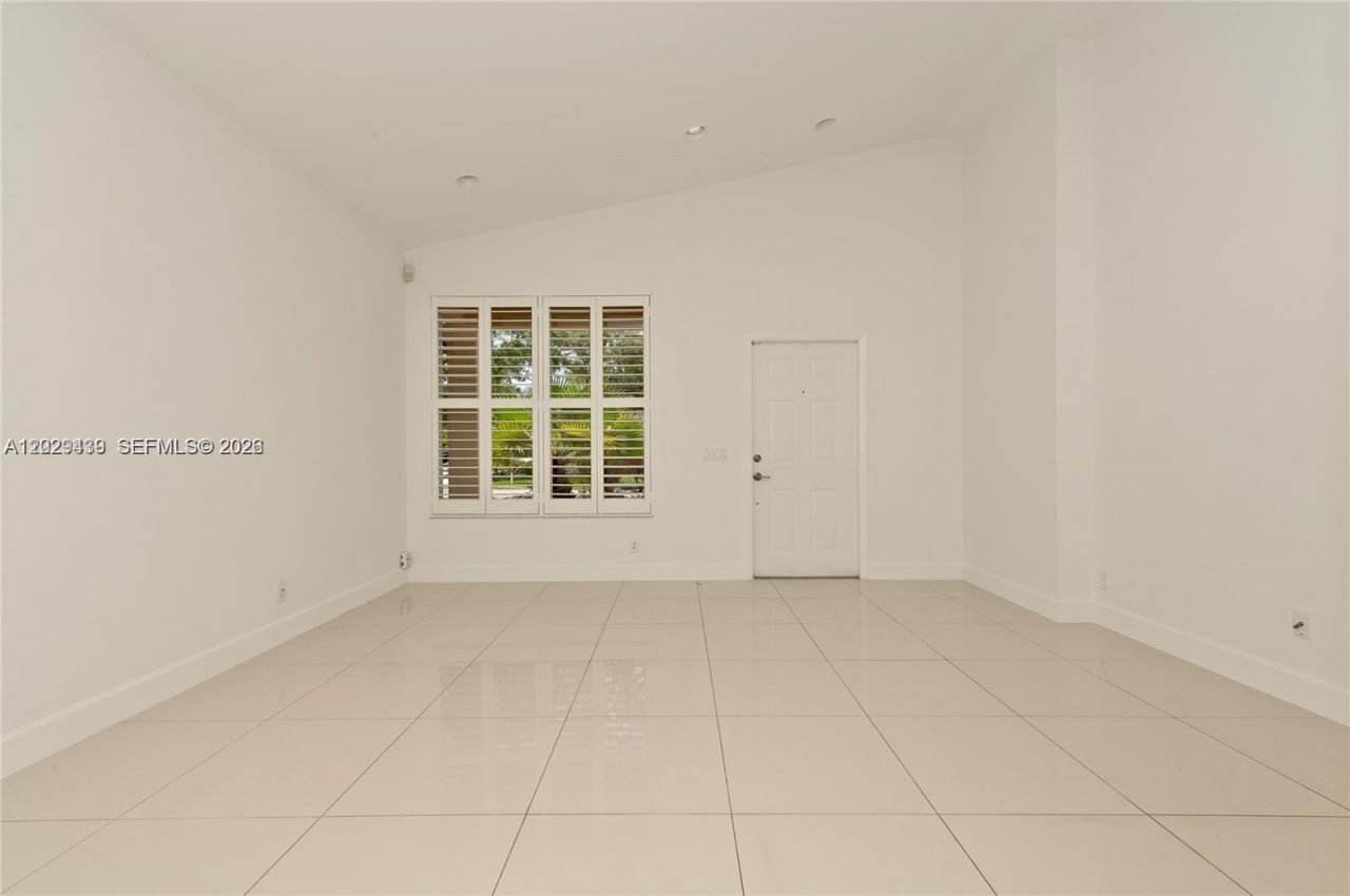 889 Sand Creek Cir, Weston, FL 33327 Photo