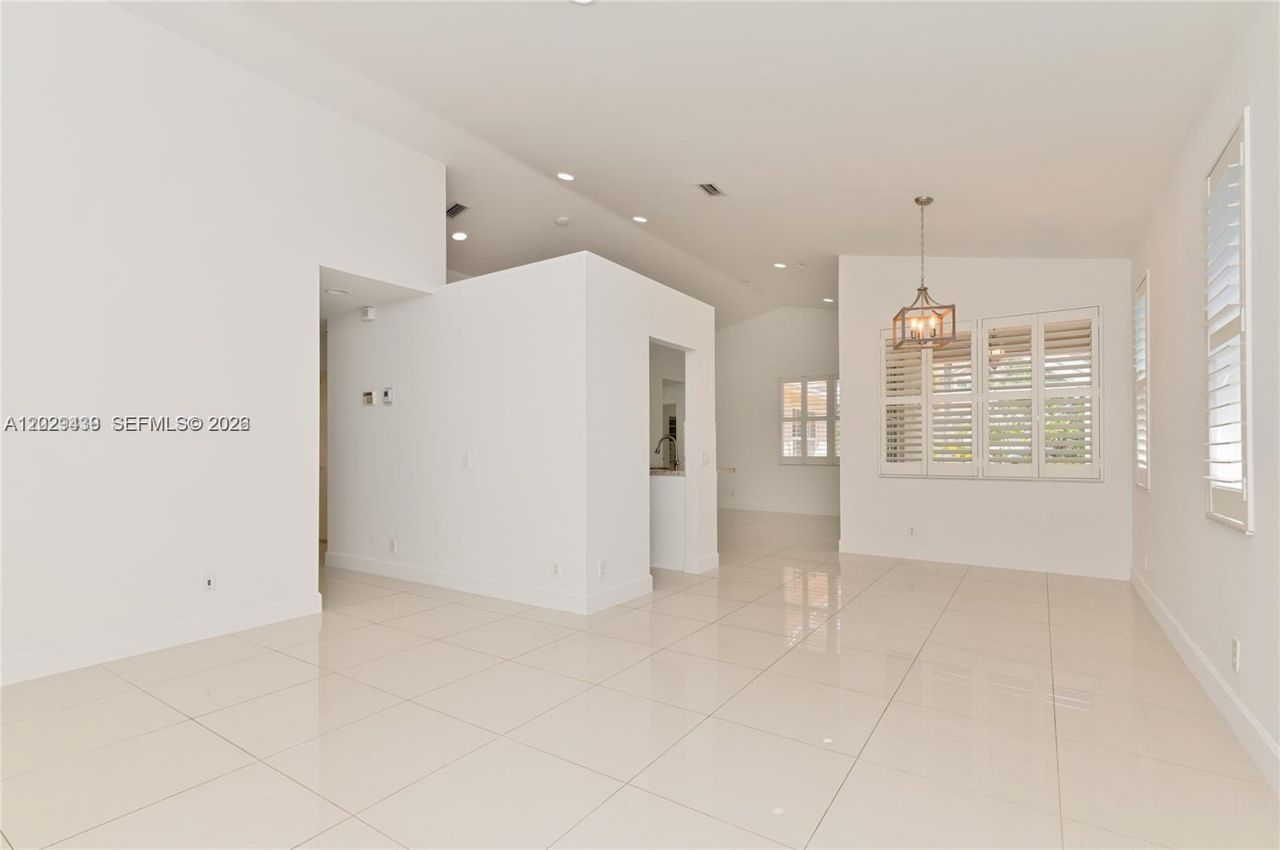 889 Sand Creek Cir, Weston, FL 33327 Photo