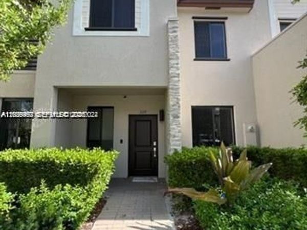 327 NE 208th Ter , Miami, FL 33179