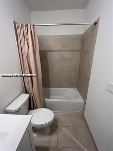 327 NE 208th Ter , Miami, FL 33179 Photo