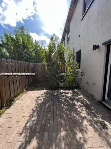 327 NE 208th Ter , Miami, FL 33179 Photo