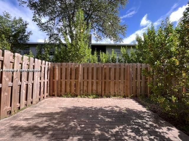 327 NE 208th Ter , Miami, FL 33179 Photo