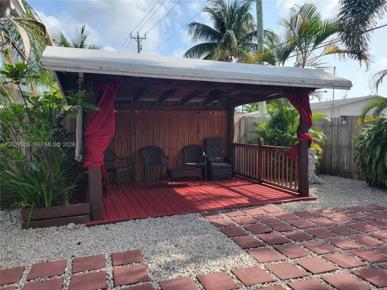2560 NE 8th Ter , Pompano Beach, FL 33064 Photo
