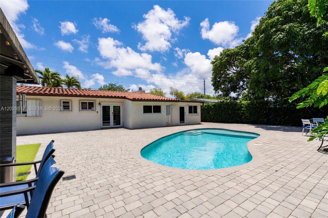 8595 SW 128th St , Miami, FL 33156 Photo