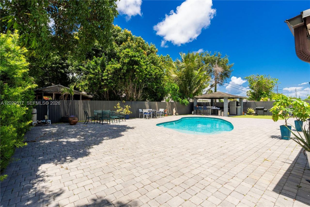 8595 SW 128th St , Miami, FL 33156 Photo
