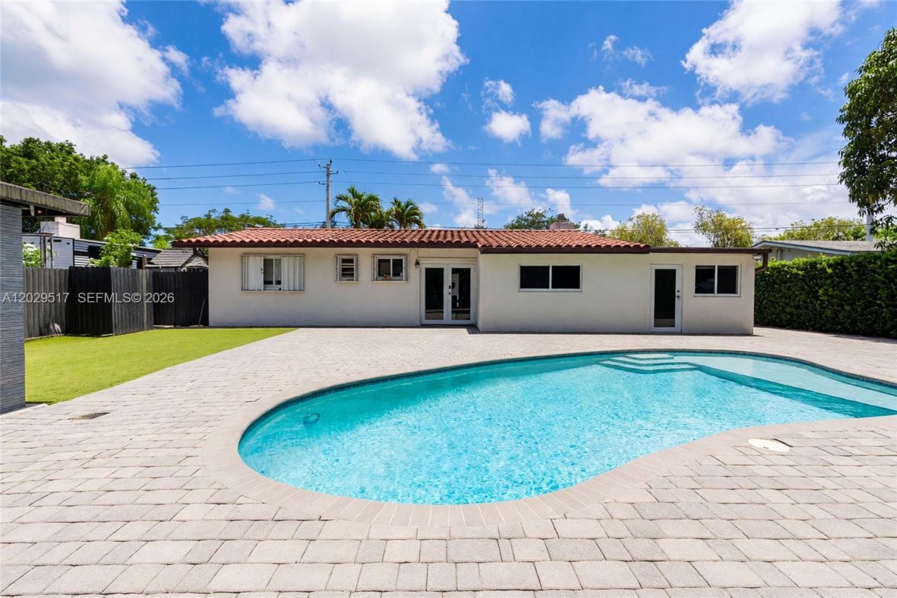 8595 SW 128th St , Miami, FL 33156 Photo
