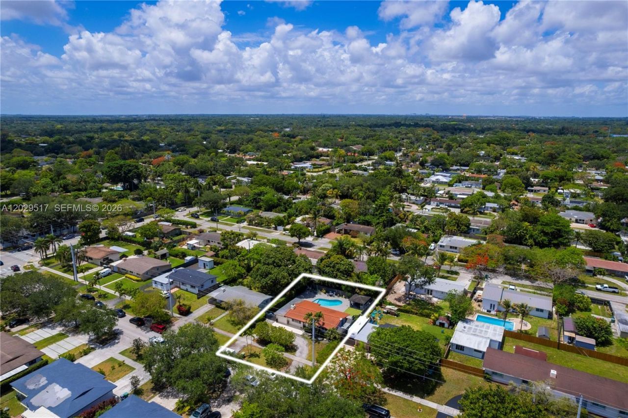 8595 SW 128th St , Miami, FL 33156 Photo