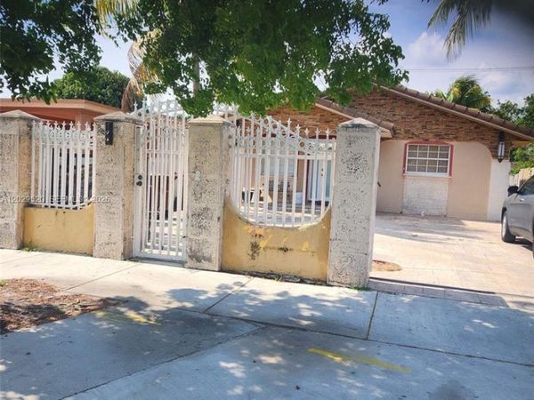 827 E 27th St , Hialeah, FL 33013