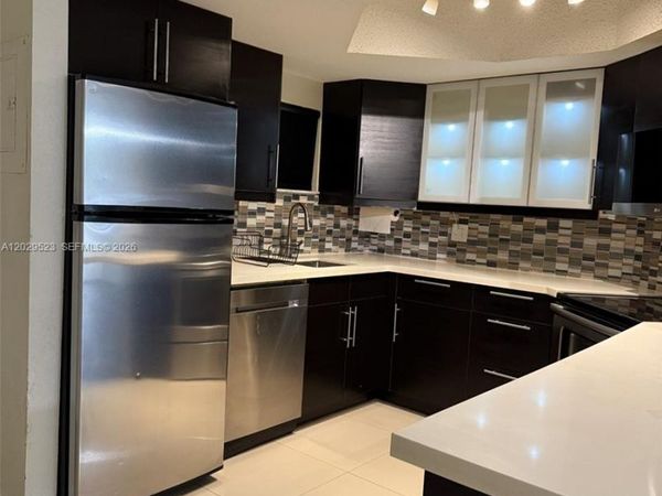 8225 Lake Dr , Unit 107, Doral, FL 33166