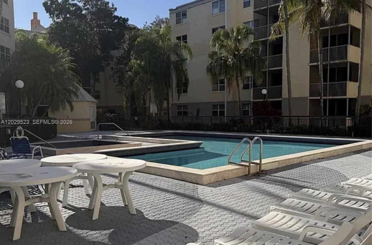 8225 Lake Dr , Unit 107, Doral, FL 33166 Photo