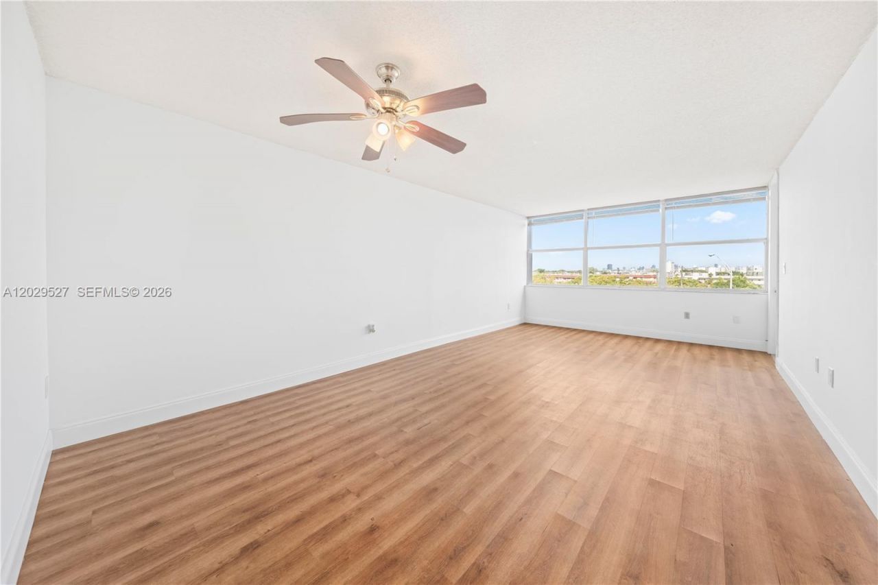 1300 NE Miami Gardens Dr , Unit 512E, Miami, FL 33179 Photo