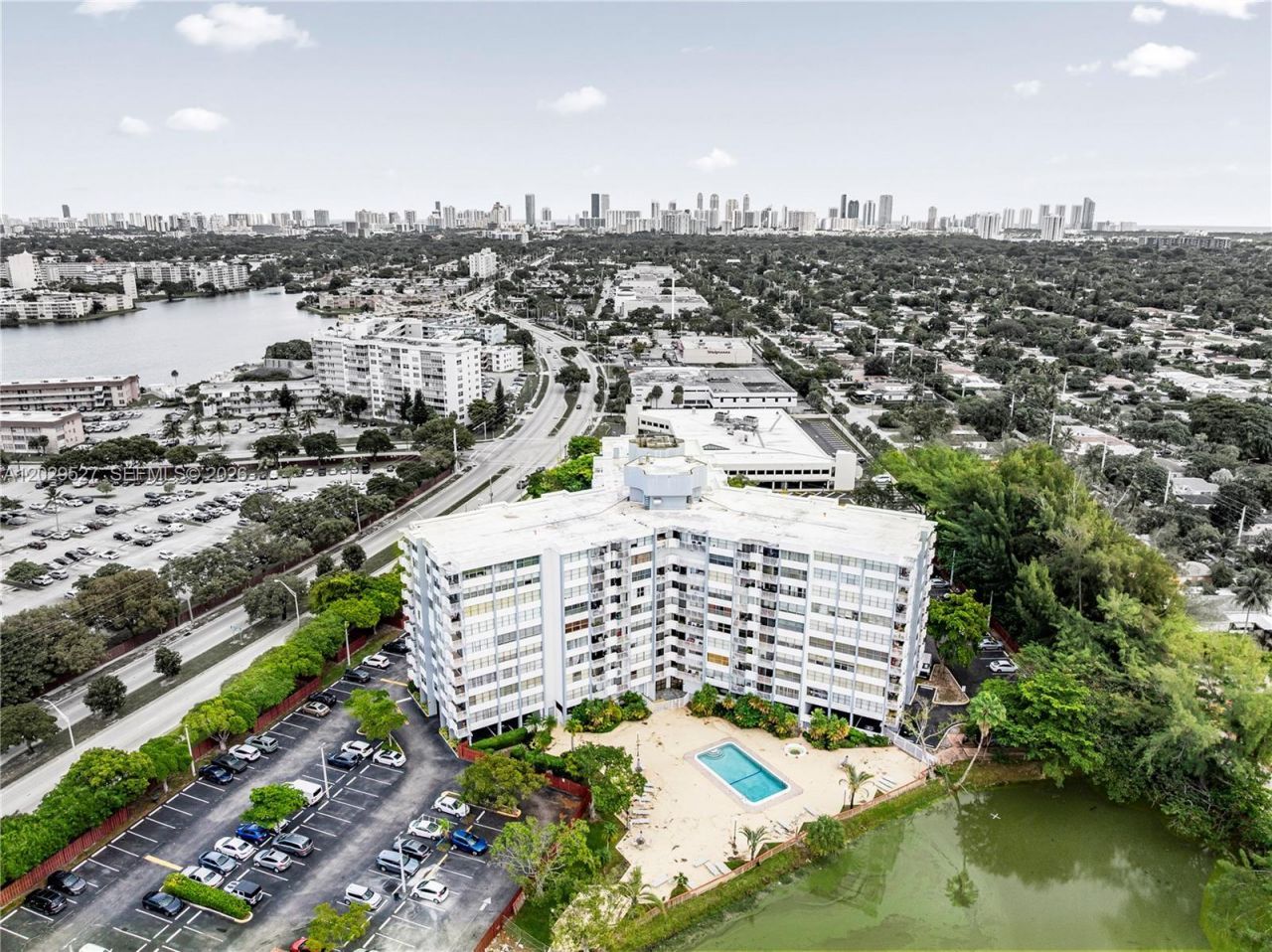 1300 NE Miami Gardens Dr , Unit 512E, Miami, FL 33179 Photo