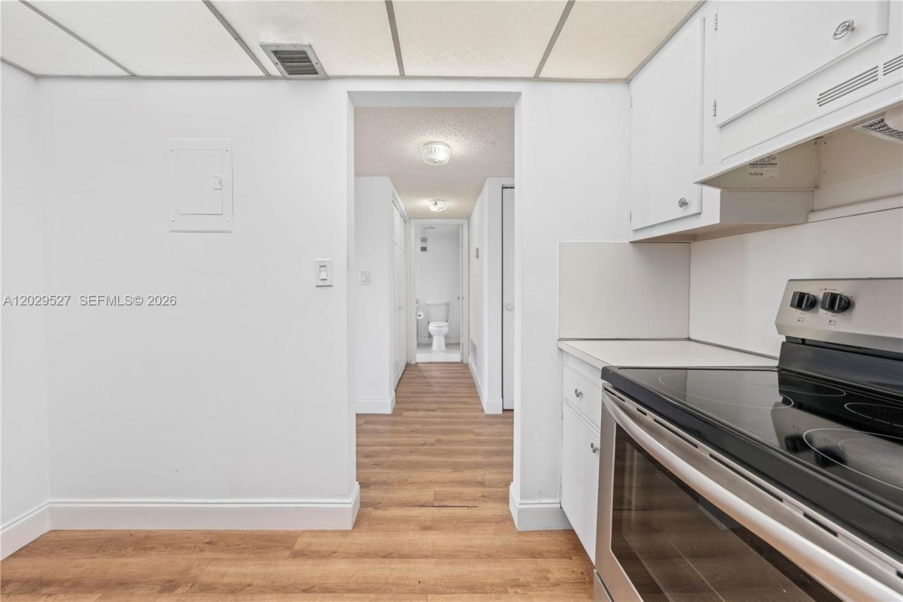 1300 NE Miami Gardens Dr , Unit 512E, Miami, FL 33179 Photo
