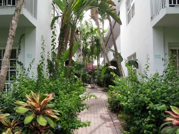 911 Meridian Ave , Unit 206, Miami Beach, FL 33139