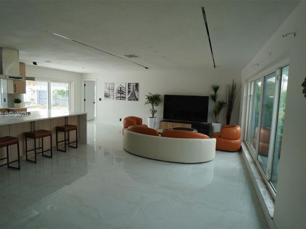 8105 NW 74th Ter , Tamarac, FL 33321