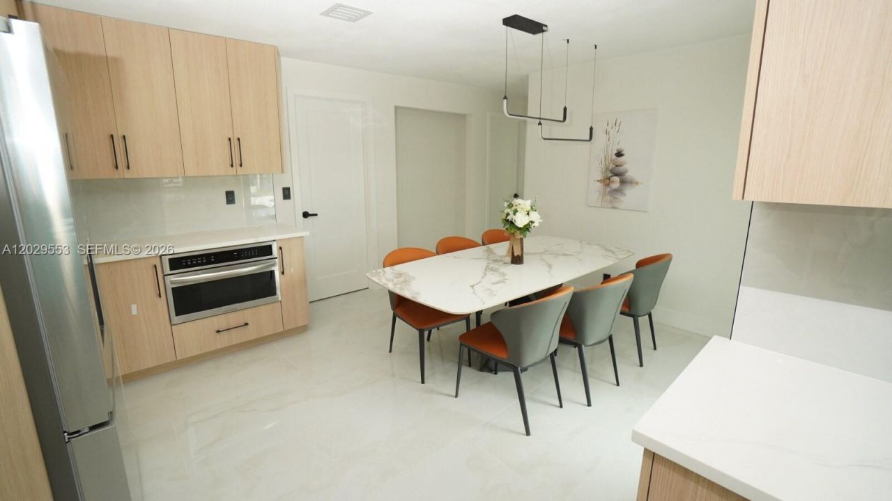 8105 NW 74th Ter, Tamarac, FL 33321 Photo