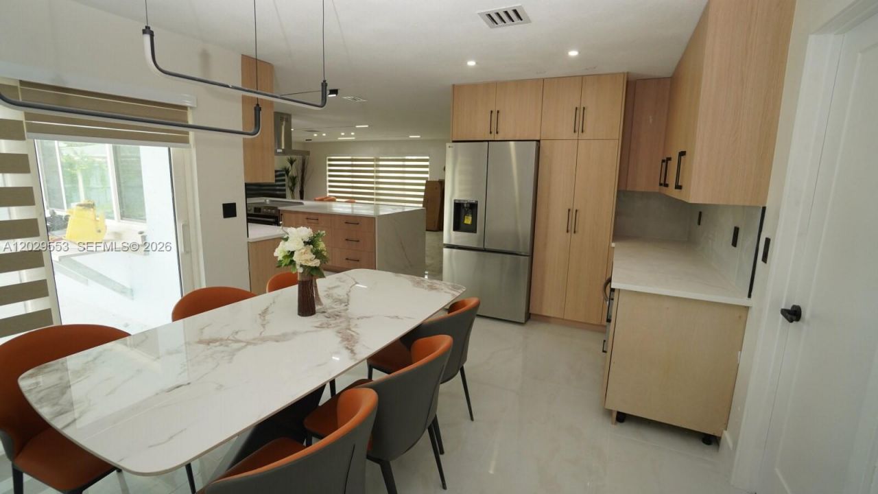 8105 NW 74th Ter, Tamarac, FL 33321 Photo