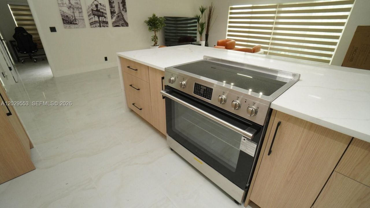 8105 NW 74th Ter, Tamarac, FL 33321 Photo