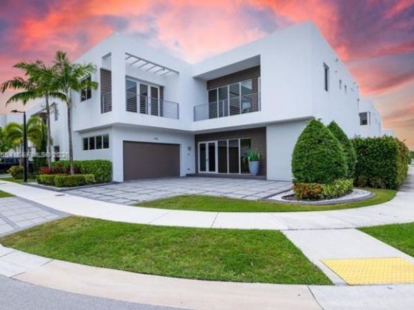 7480 NW 99th Ave , Doral, FL 33178