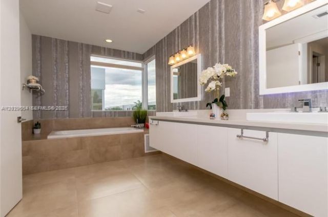 7480 NW 99th Ave , Doral, FL 33178 Photo