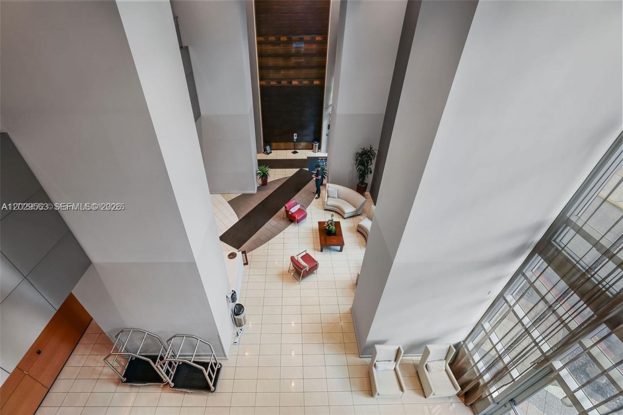 300 S Biscayne Blvd, Unit PH-3807, Miami, FL 33131 Photo
