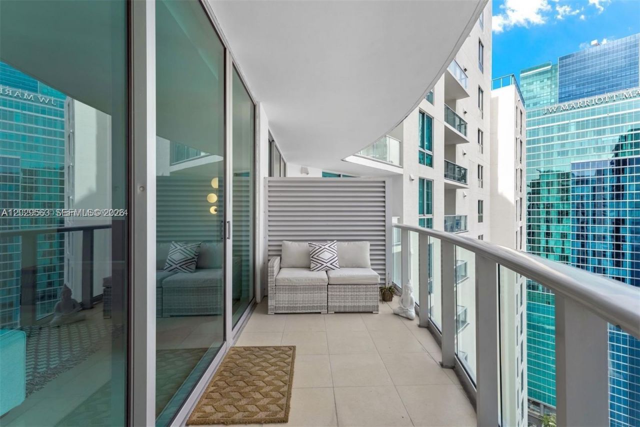 300 S Biscayne Blvd, Unit PH-3807, Miami, FL 33131 Photo