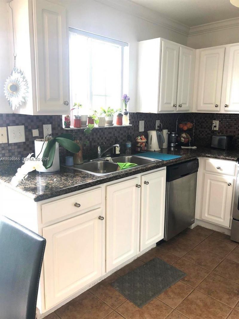 2036 NE 167th St, Unit 3-131, North Miami Beach, FL 33162 Photo