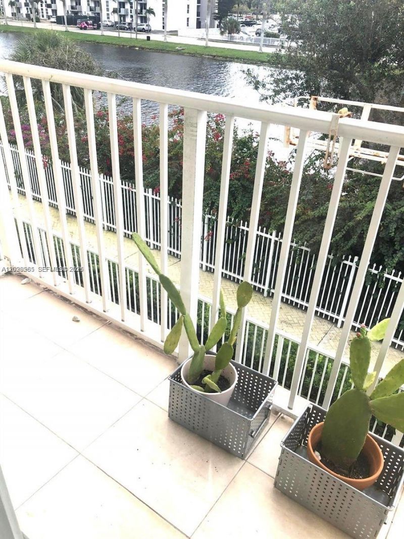 2036 NE 167th St, Unit 3-131, North Miami Beach, FL 33162 Photo