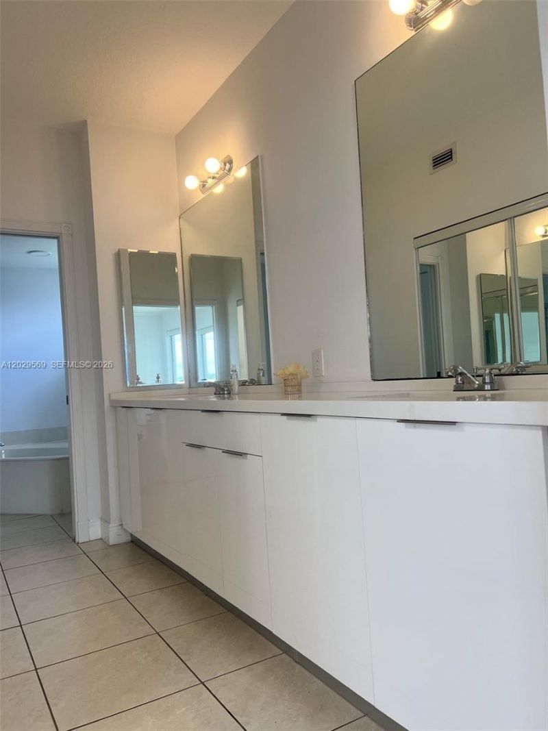 10750 NW 66th St , Unit 401, Doral, FL 33178 Photo