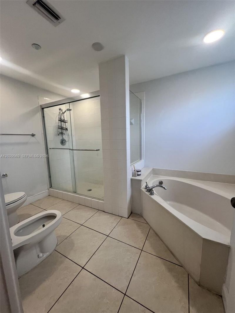10750 NW 66th St , Unit 401, Doral, FL 33178 Photo