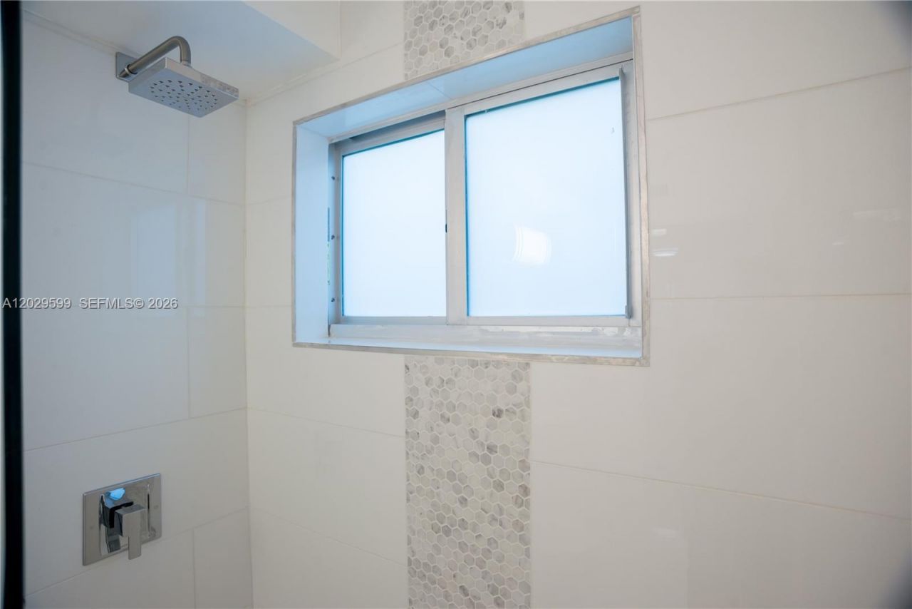 3755 NE 167th St , Unit 8, North Miami Beach, FL 33160 Photo