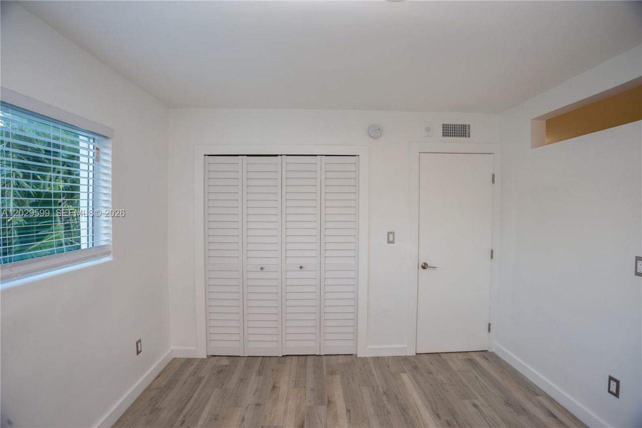 3755 NE 167th St , Unit 8, North Miami Beach, FL 33160 Photo