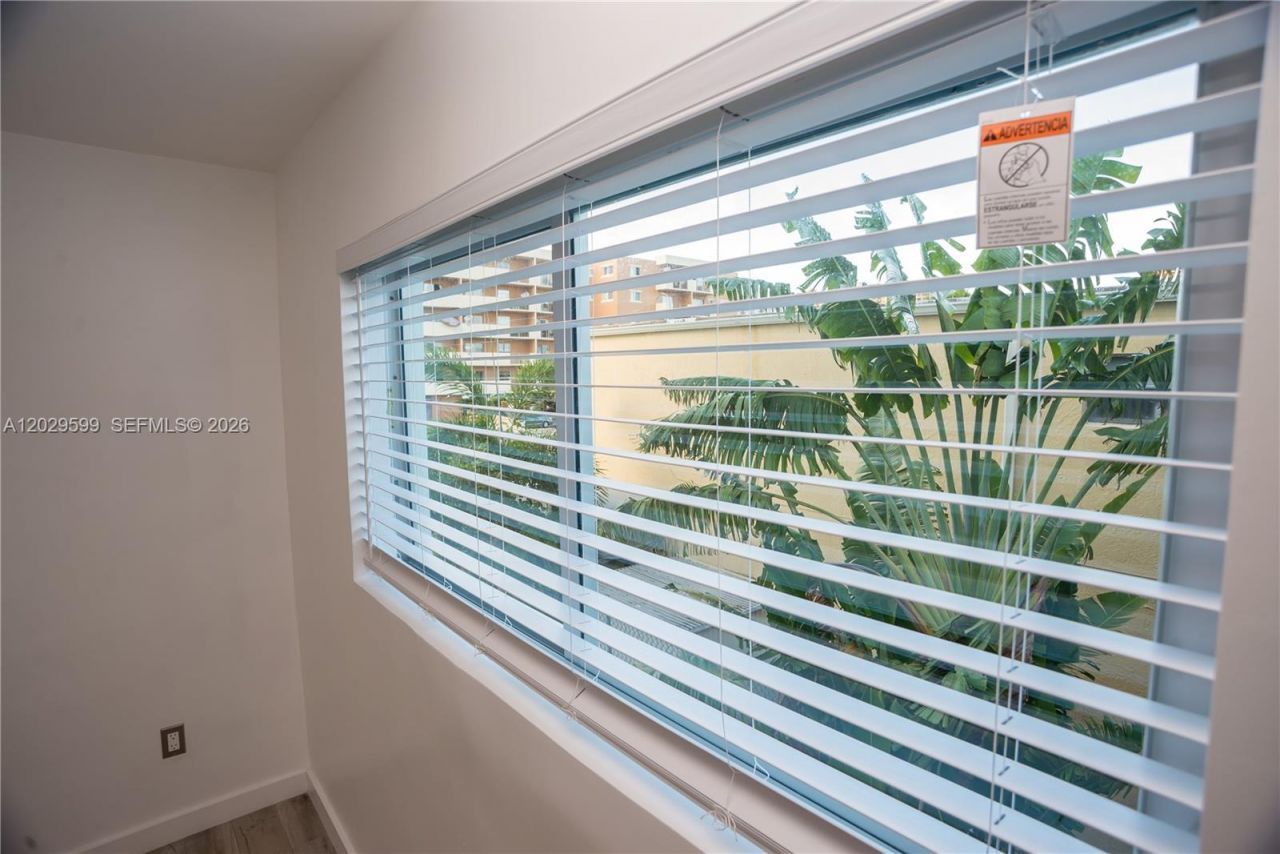 3755 NE 167th St , Unit 8, North Miami Beach, FL 33160 Photo